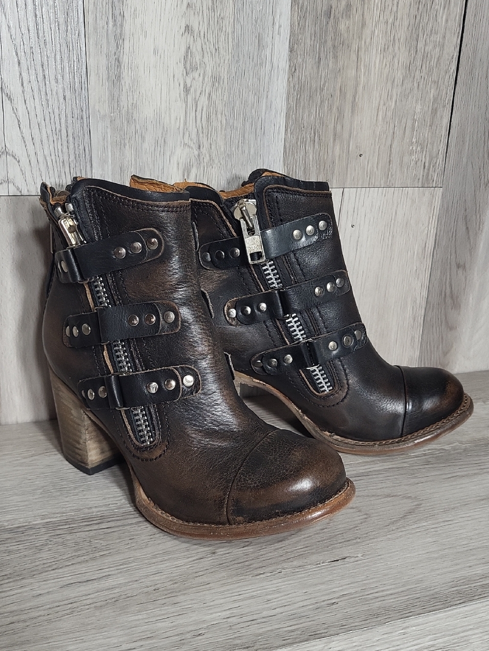 Freebird Beckett Studded‎ Harness Ankle Boots Womens 7 Distressed Leather Zip
